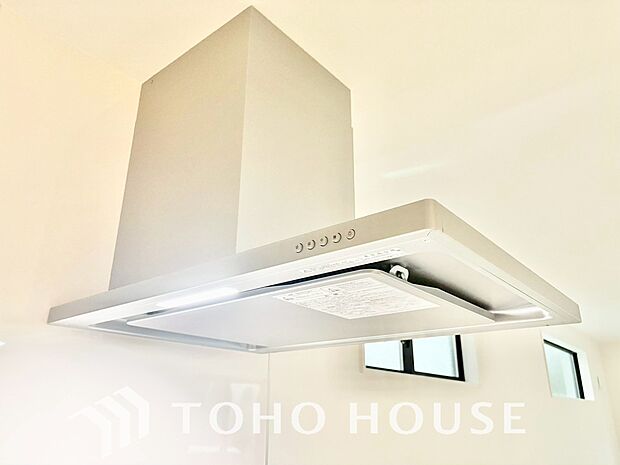 最新のレンジフードは静音性や省エネ性能が向上しデザインもスタイリッシュ。効率的な換気で料理を快適に。