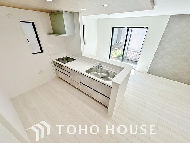 広々キッチンを採用。みんなで作った料理を召し上がりながらの会話は、どのような物になるのでしょうか。