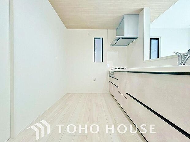 お料理の上手な方が、独壇場でお料理の腕を披露するスタイルに向いているキッチンです。