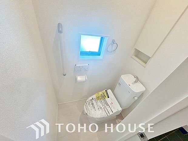 清潔な空間であって頂けますように、目に留まるだけではなく、汚れをふき取り易いフロアと壁紙をチョイス。