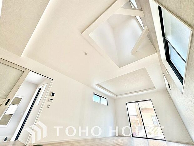 造りこんだ空間演出の妙が生み出す光と質のハーモニーはこの住宅のクオリティの良さを実感させてくれます。