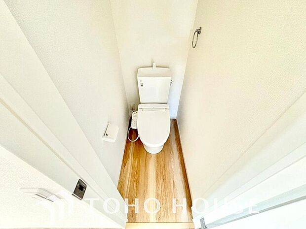 清潔な空間であって頂けますように、目に留まるだけではなく、汚れをふき取り易いフロアと壁紙をチョイス。