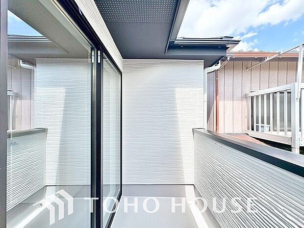 その豊かな眺望にふさわしい空間には、通風・採光にも優れ、心地よい光と風があふれています。