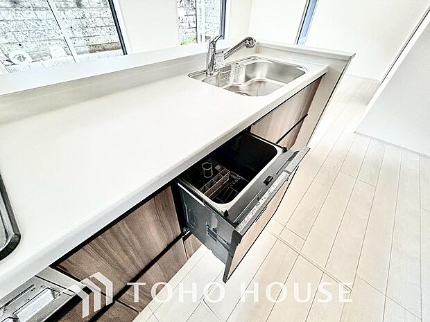 高温水や高圧水流を使う事で効率よく食器洗浄できます。殺菌効果も高いので哺乳瓶等を洗う際にも便利です。