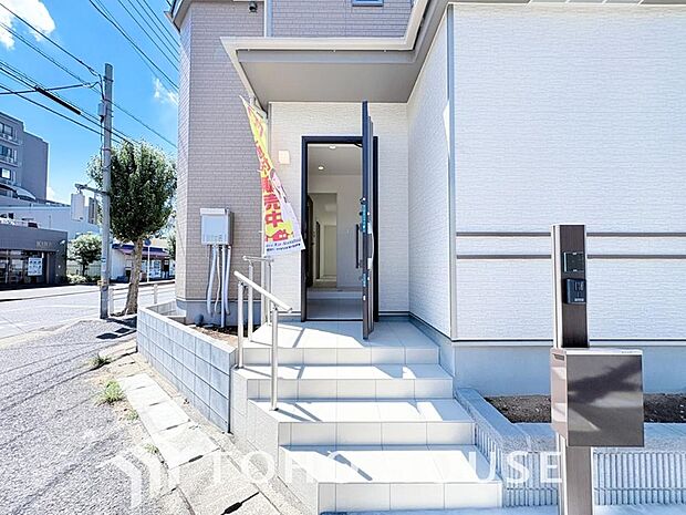 ダウンライトを使用しお洒落に演出。帰りたくなる家をテーマに設計。いつも「人」と「家」の間に・・・。