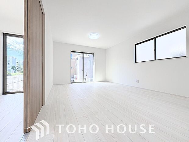 造りこんだ空間演出の妙が生み出す光と質のハーモニーはこの住宅のクオリティの良さを実感させてくれます。