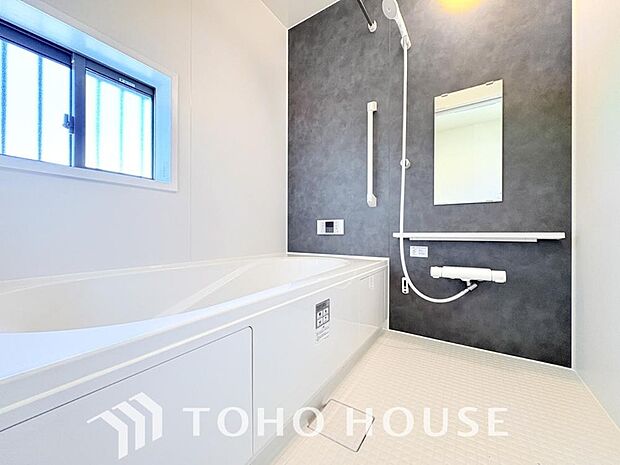 心地よいバスタイムを演出する浴室はゆとりあるサイズを採用。