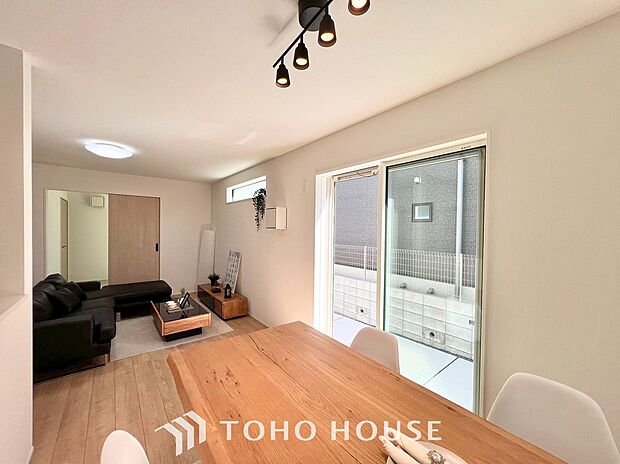 ホワイトナチュラルのテイストが、自然体で過ごせる心地良さを生み出しています。