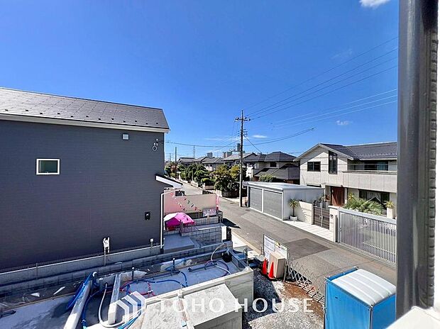 その豊かな眺望にふさわしい空間には、通風・採光にも優れ、心地よい光と風があふれています。