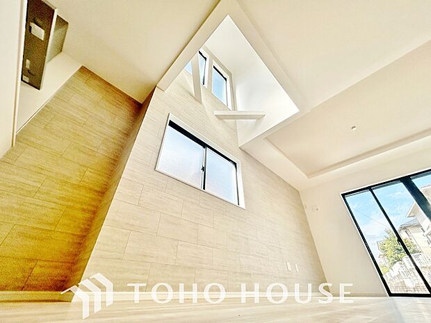 広いＬＤＫでは家族が集まり一緒の時間を過ごせる工夫がされております。