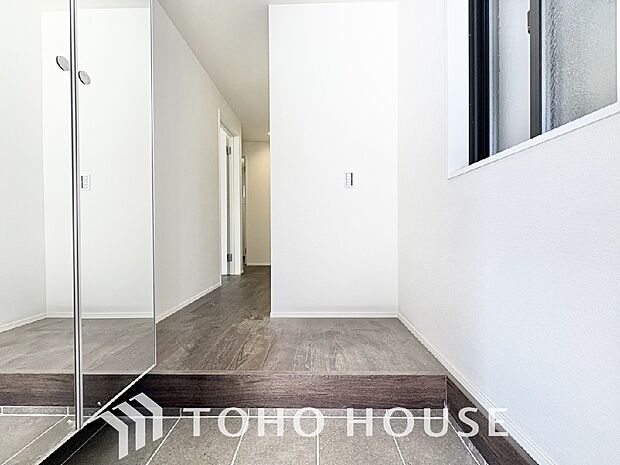 毎日みんなを見送り、そして迎え入れる場所だから。帰りたくなる家をテーマに設計した、自慢の玄関です。