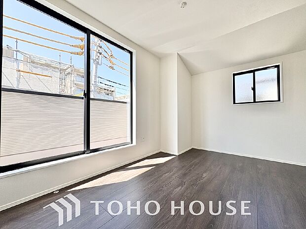 快適な光を取り入れ、心地よい風を取り入れます。心と体をゆったりと安らげる寝室。