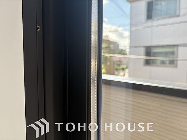 複層ガラスは結露を抑えたり、遮音にも効果を発揮します。