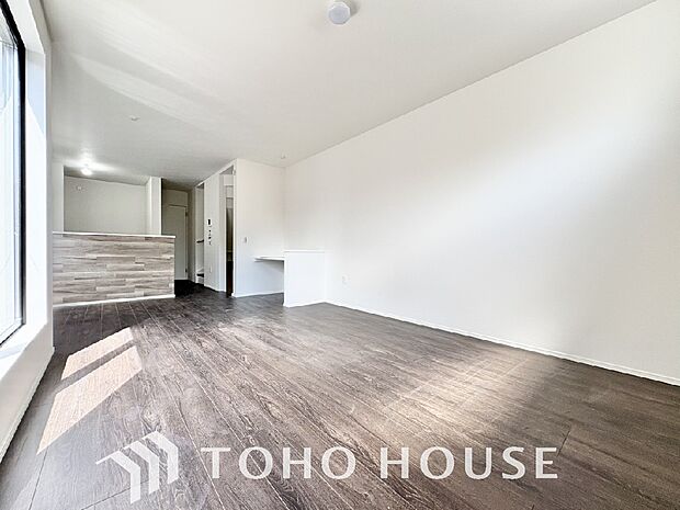 ホワイトナチュラルのテイストが、自然体で過ごせる心地良さ生み出しています。