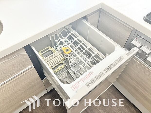 ビルトイン食洗機。高温のお湯や高圧水流を使うことにより汚れを効果的に落とすことができます。