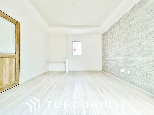 リビングも広く設け、訪れる人々を暖かく迎えてくれます。