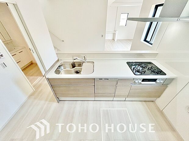 家族と会話を楽しみながらお料理ができる理想のキッチンスタイルです。