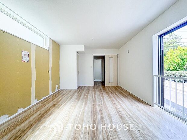 光と風があふれる開放的なリビングダイニングには自然と家族みんなが集まってきます。