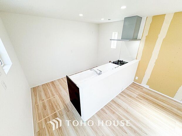 広々キッチンを採用。みんなで作った料理を召し上がりながらの会話は、どのような物になるのでしょうか。