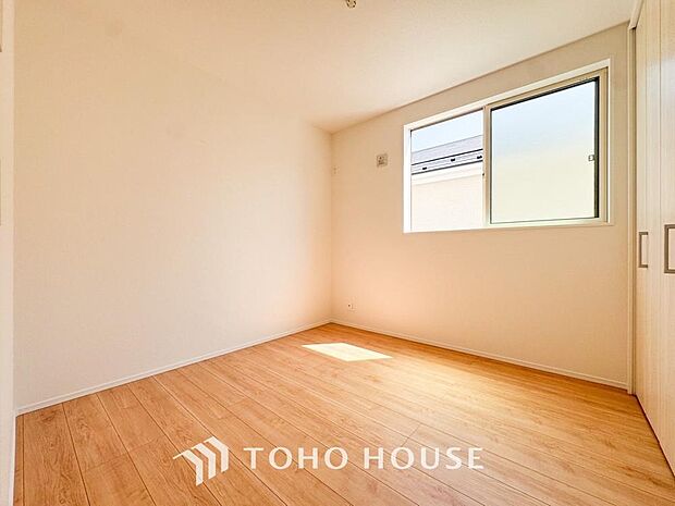 お子様の心と身体を見守る子供部屋として、小さな自立心を育むお部屋作りを見越してご覧下さい。