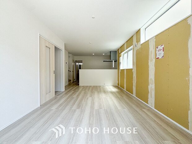 光と風があふれる開放的なリビングダイニングには自然と家族みんなが集まってきます。