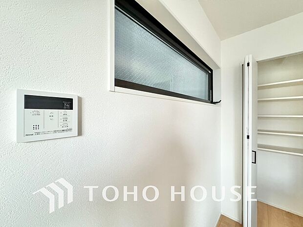 スイッチ1つで一定量の湯を浴槽に張ったり、保温や追い焚きをすることができる機能は何かと便利。