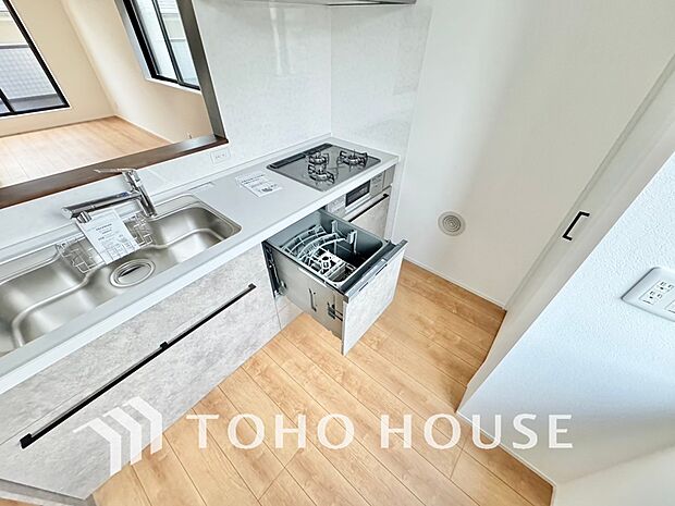 通常の手洗いでは使用出来ないほど高温のお湯や高圧水流を使うことにより汚れを効果的に落とすことができる。