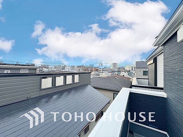 その豊かな眺望にふさわしい空間には、通風・採光にも優れ、心地よい光と風があふれています。