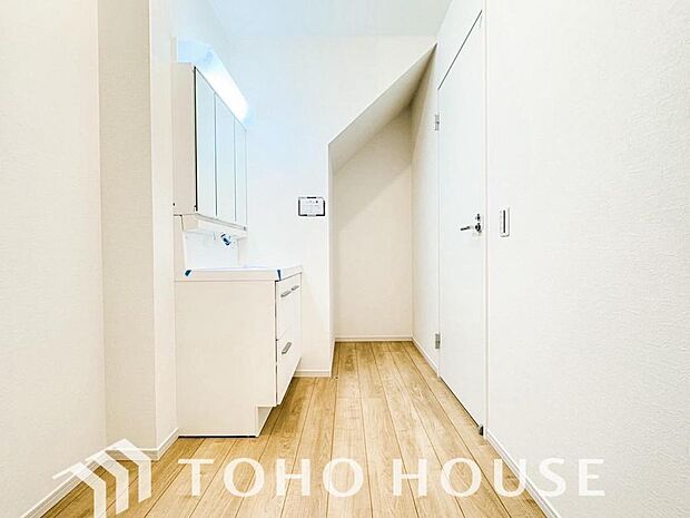 お家の中でも特にプライベートスペースとなる洗面所は、洗濯場所と浴室を同じ空間でまとめております。