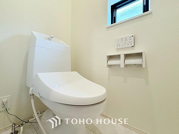 清潔な空間であって頂けますように、目に留まるだけではなく、汚れをふき取り易いフロアと壁紙をチョイス。