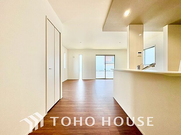 広いＬＤＫでは家族が集まり一緒の時間を過ごせる工夫がされております。