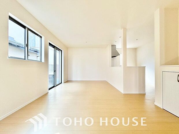 光が注がれる青い空から鮮やかに赤色にゆっくりと染まる。そんな優しい時間がここでは流れてゆく。