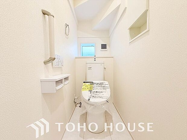 清潔な空間であって頂けますように、目に留まるだけではなく、汚れをふき取り易いフロアと壁紙をチョイス。