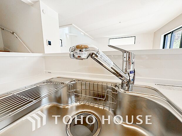 浄水器ボタンひとつで浄水と原水に切り替えられる浄水器一体型水洗を使用。