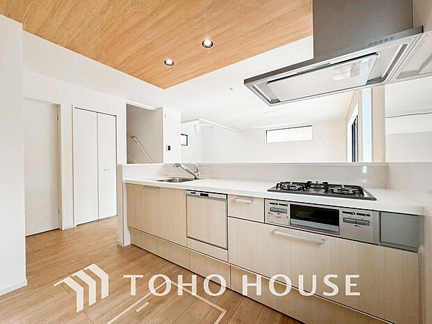 お料理の上手な方が、独壇場でお料理の腕を披露するスタイルに向いているキッチンです。