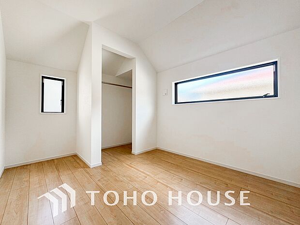 お子様の心と身体を見守る子供部屋として、小さな自立心を育むお部屋作りを見越してご覧下さい。