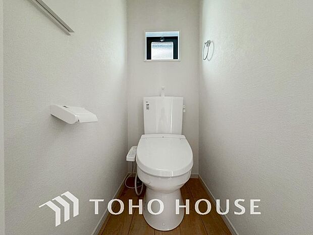 清潔な空間であって頂けますように、目に留まるだけではなく、汚れをふき取り易いフロアと壁紙をチョイス。