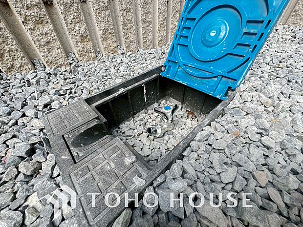 お車の手入れや外周りのお手入れの際にあると便利な立水栓がございます。