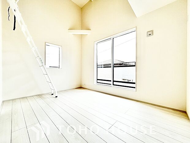 一日の疲れを癒やしてくれる主寝室。時を忘れて過ごす場所として過ごせるお部屋。