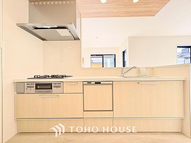 ご家族みんなで調理ができる位のスペースを実現したキッチン空間となっております。