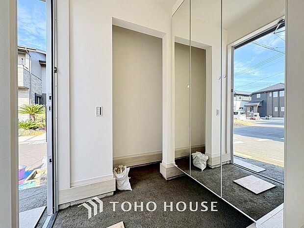 土足のまま入れるの玄関収納。ゴルフバックや部活&スポーツ用品、日常使いの傘なども収納できて便利です。