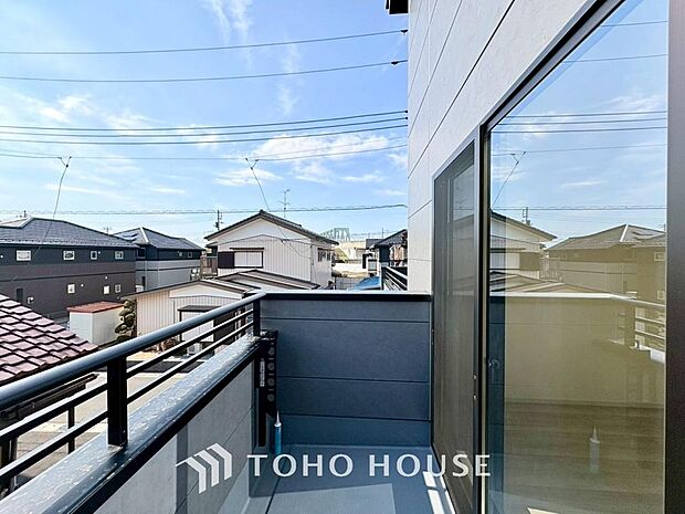 太陽に愛された邸は、陽当り、通風に優れた魅力的で快適さを追求した邸宅です。