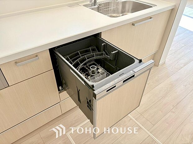 高温水や高圧水流を使う事で効率よく食器洗浄できます。殺菌効果も高いので哺乳瓶等を洗う際にも便利です。