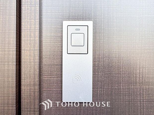 合鍵防止・オートロック設定など防犯性も高く、手がふさがっていても開錠できるスマートキー。