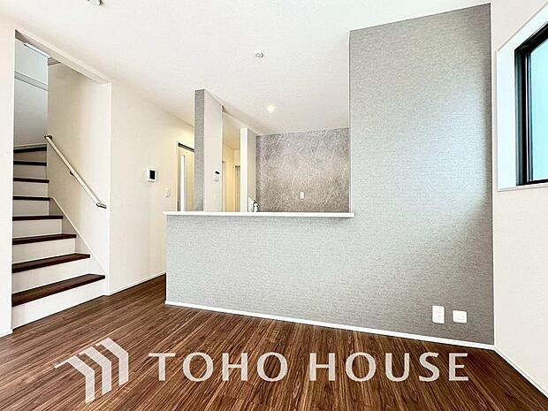 美しく使いやすいキッチン空間。優しい温もりを醸し出すキッチンは料理の為の配慮を随所に注ぎました。