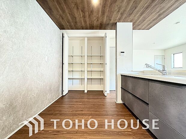 広々としたキッチンスペースで快適に作業ができると、毎日のお料理もより一層楽しく取り組めそうですね。