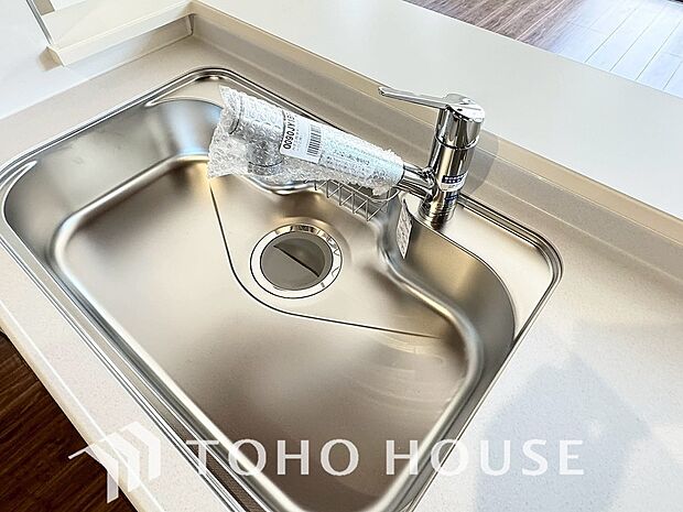 安全でおいしい水を手軽に。ボタンひとつで浄水と原水に切り替えられる浄水器一体型水洗を使用。