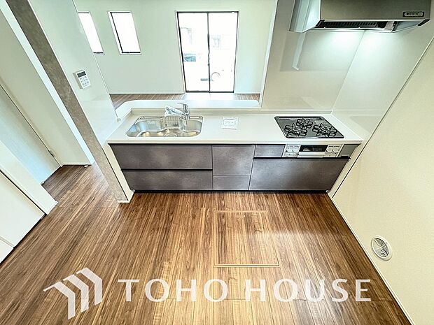 家族みんなでゆったりと調理や食事の準備ができる十分な広さを確保した、快適なキッチンスペース。