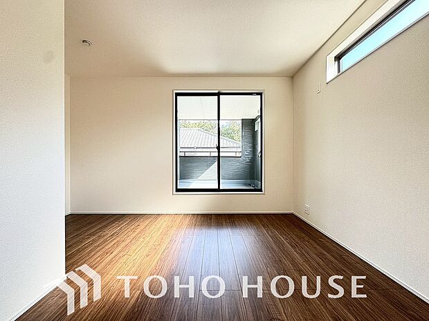 お子様の心と身体を見守る子供部屋として、小さな自立心を育むお部屋作りを見越してご覧下さい。