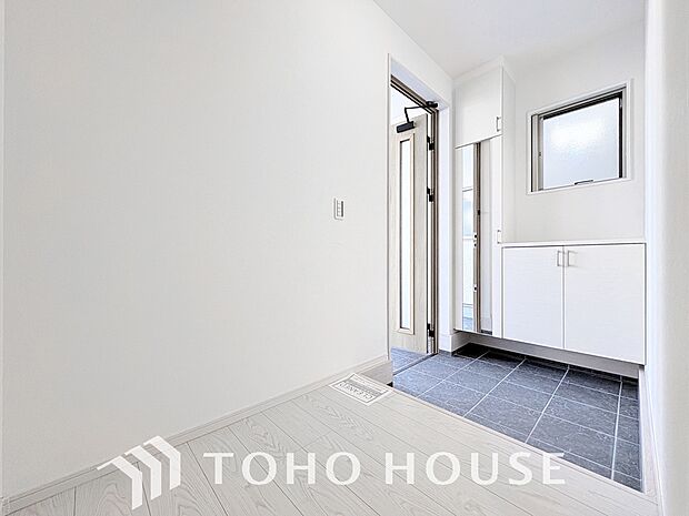 ダウンライトを使用しお洒落に演出。帰りたくなる家をテーマに設計。いつも「人」と「家」の間に・・・。